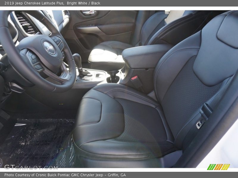 Bright White / Black 2019 Jeep Cherokee Latitude Plus