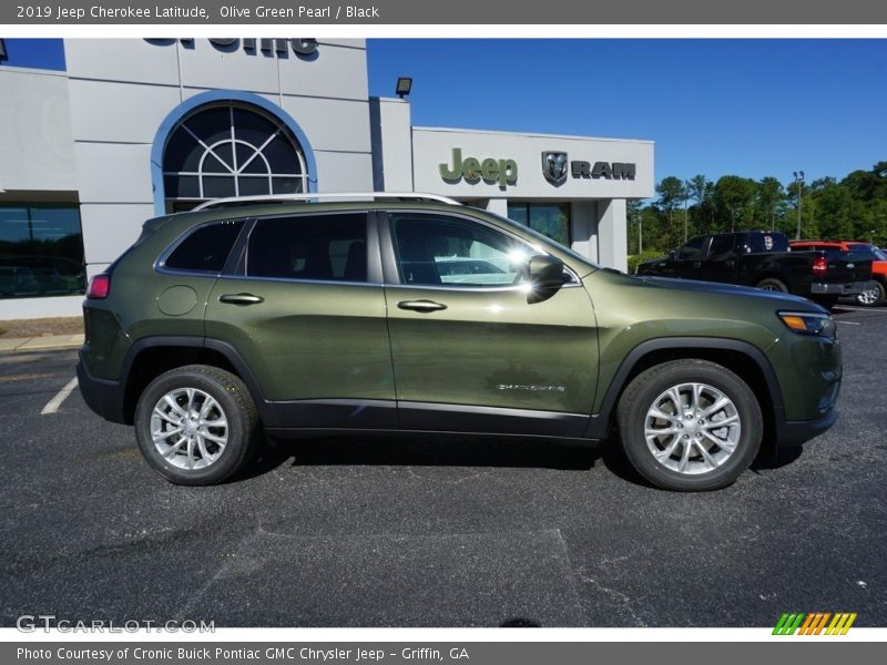 Olive Green Pearl / Black 2019 Jeep Cherokee Latitude
