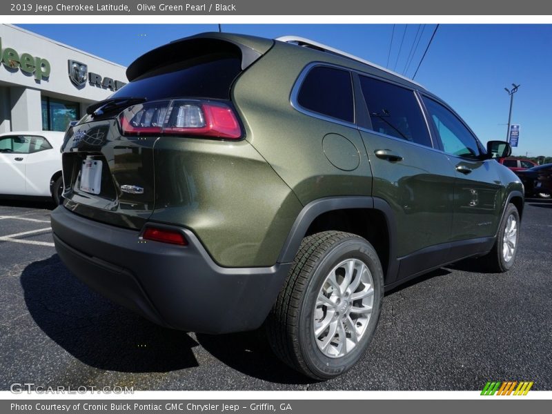 Olive Green Pearl / Black 2019 Jeep Cherokee Latitude