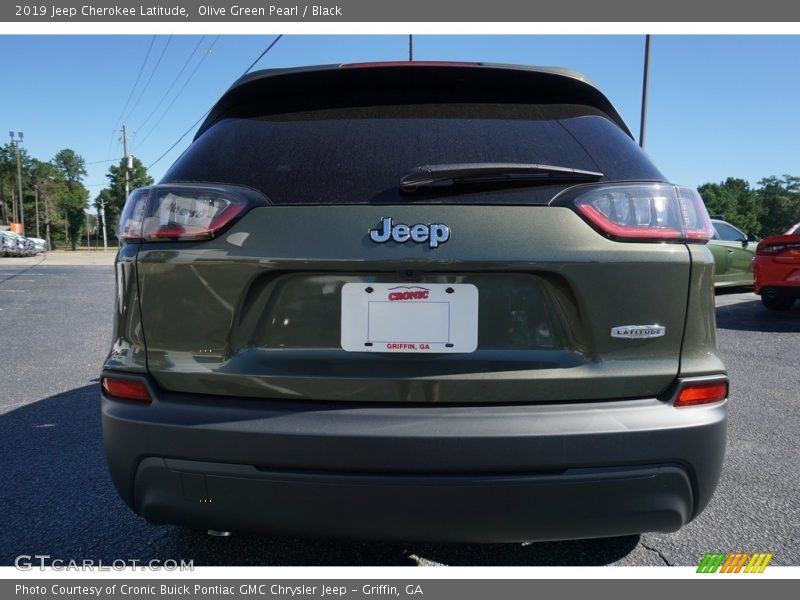 Olive Green Pearl / Black 2019 Jeep Cherokee Latitude
