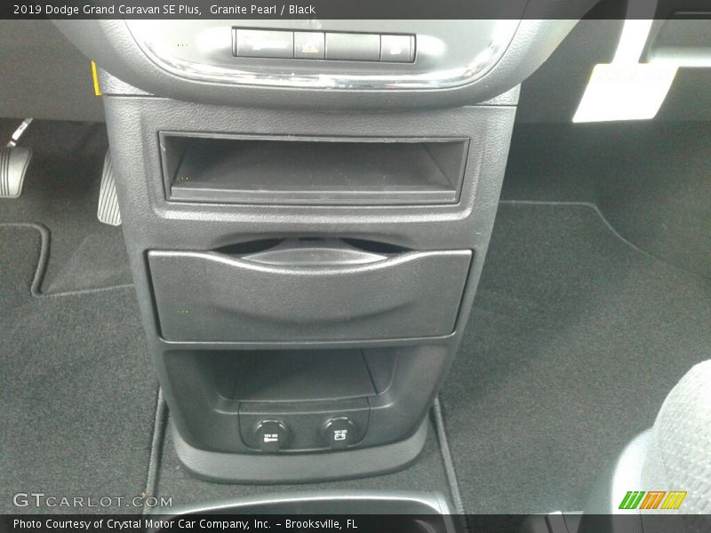 Granite Pearl / Black 2019 Dodge Grand Caravan SE Plus