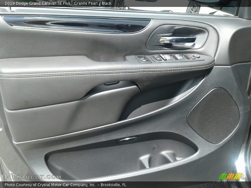 Granite Pearl / Black 2019 Dodge Grand Caravan SE Plus