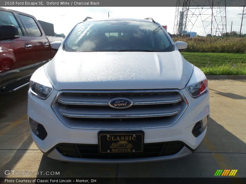 Oxford White / Charcoal Black 2018 Ford Escape SE