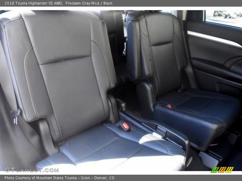 Predawn Gray Mica / Black 2018 Toyota Highlander SE AWD