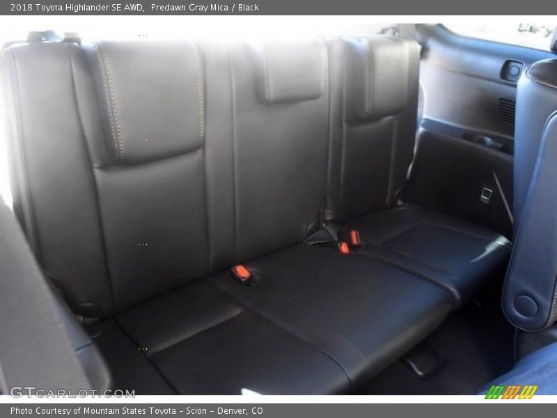 Predawn Gray Mica / Black 2018 Toyota Highlander SE AWD