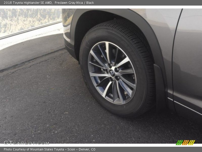 Predawn Gray Mica / Black 2018 Toyota Highlander SE AWD