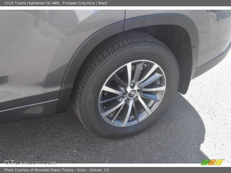 Predawn Gray Mica / Black 2018 Toyota Highlander SE AWD