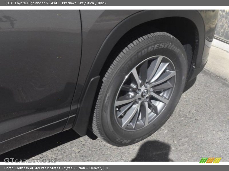Predawn Gray Mica / Black 2018 Toyota Highlander SE AWD