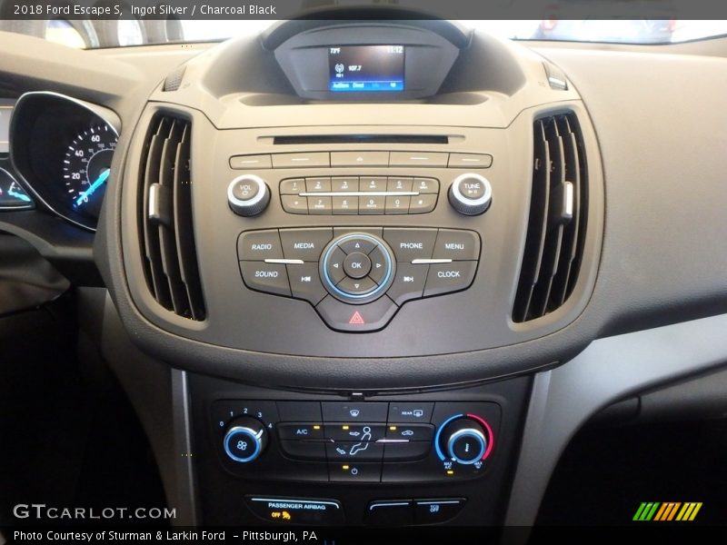 Ingot Silver / Charcoal Black 2018 Ford Escape S