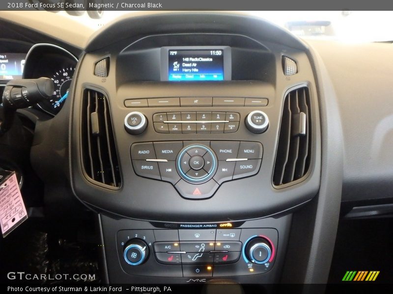 Magnetic / Charcoal Black 2018 Ford Focus SE Sedan