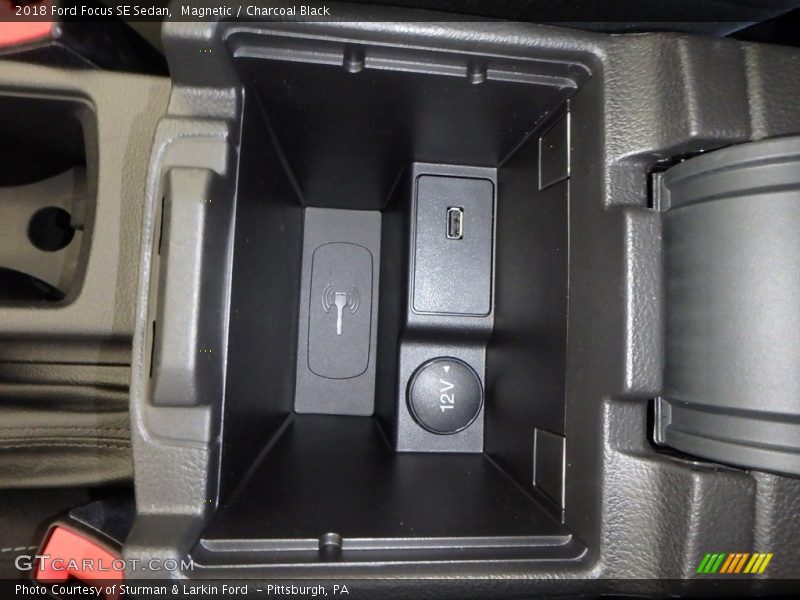 Magnetic / Charcoal Black 2018 Ford Focus SE Sedan