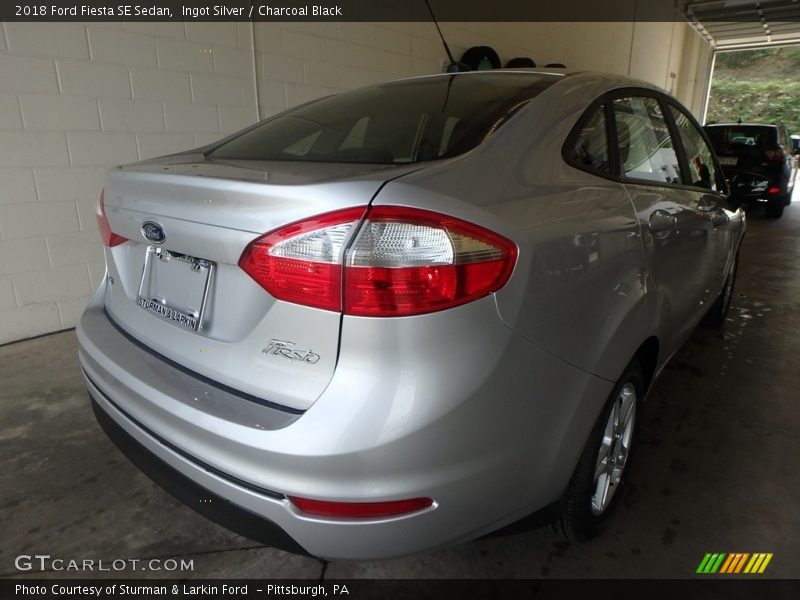 Ingot Silver / Charcoal Black 2018 Ford Fiesta SE Sedan