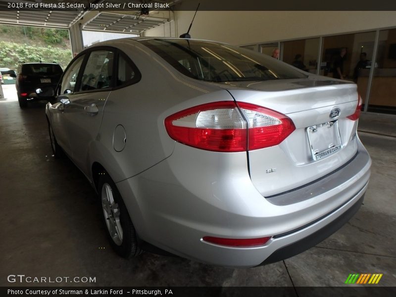 Ingot Silver / Charcoal Black 2018 Ford Fiesta SE Sedan