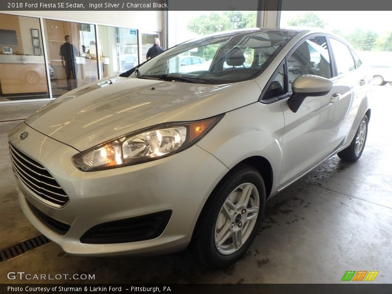 Ingot Silver / Charcoal Black 2018 Ford Fiesta SE Sedan