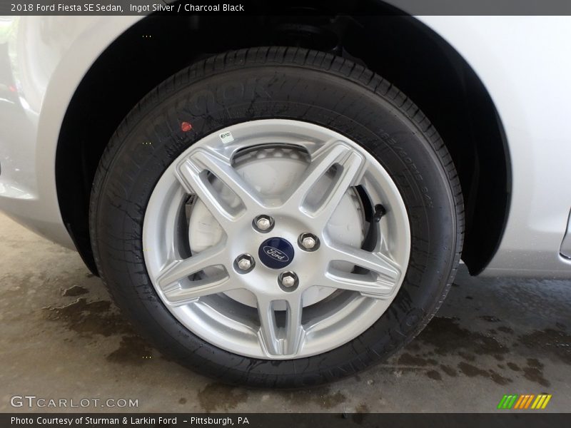 Ingot Silver / Charcoal Black 2018 Ford Fiesta SE Sedan