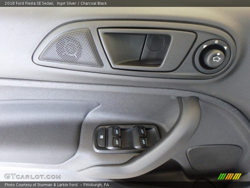 Ingot Silver / Charcoal Black 2018 Ford Fiesta SE Sedan
