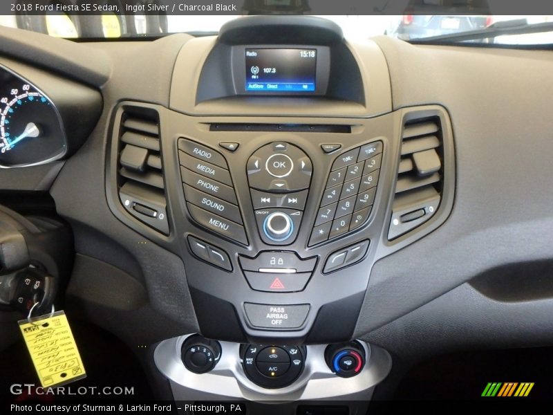 Ingot Silver / Charcoal Black 2018 Ford Fiesta SE Sedan