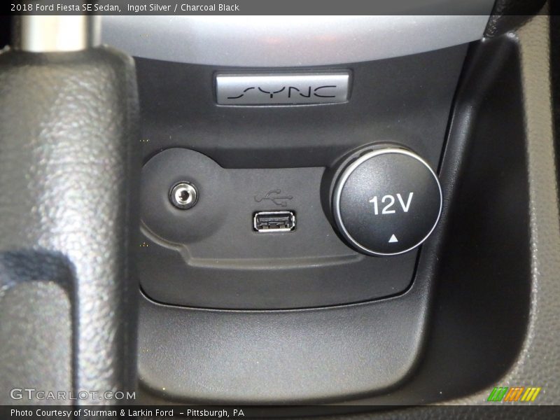 Ingot Silver / Charcoal Black 2018 Ford Fiesta SE Sedan