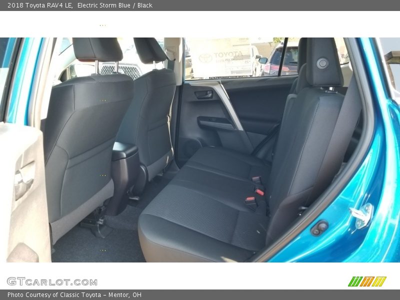 Electric Storm Blue / Black 2018 Toyota RAV4 LE