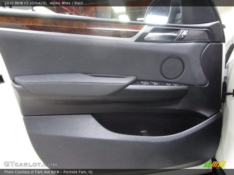 Alpine White / Black 2016 BMW X3 xDrive28i