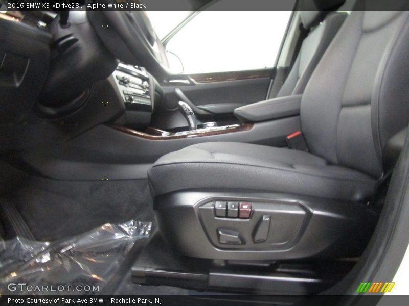 Alpine White / Black 2016 BMW X3 xDrive28i