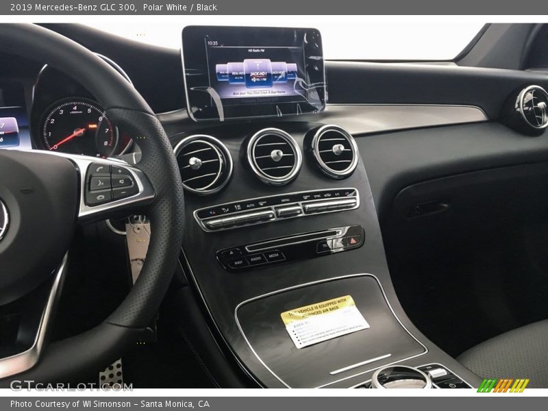 Polar White / Black 2019 Mercedes-Benz GLC 300