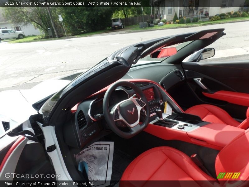Arctic White / Adrenaline Red 2019 Chevrolet Corvette Grand Sport Coupe