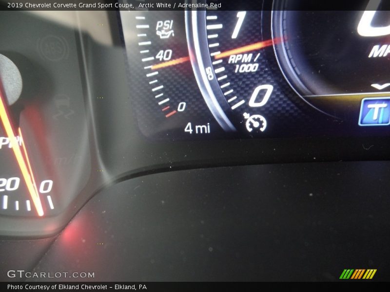 Arctic White / Adrenaline Red 2019 Chevrolet Corvette Grand Sport Coupe