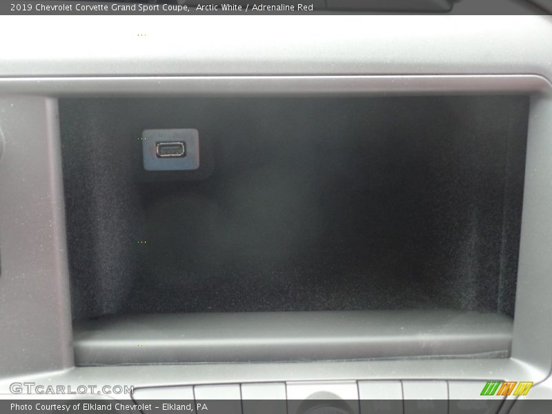 Arctic White / Adrenaline Red 2019 Chevrolet Corvette Grand Sport Coupe
