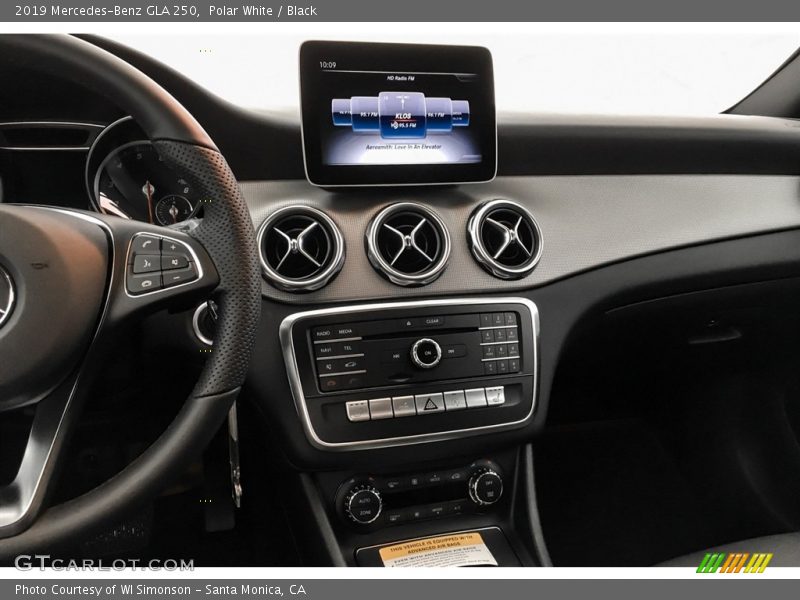 Polar White / Black 2019 Mercedes-Benz GLA 250