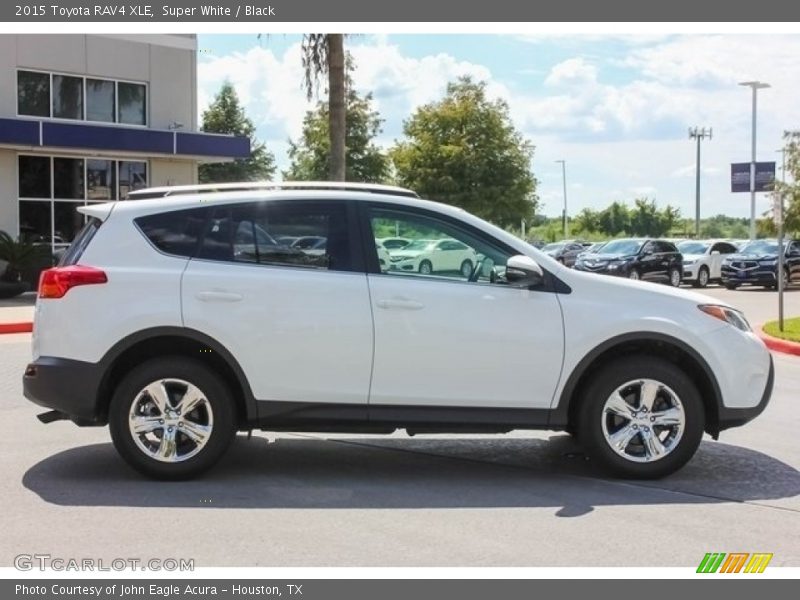 Super White / Black 2015 Toyota RAV4 XLE
