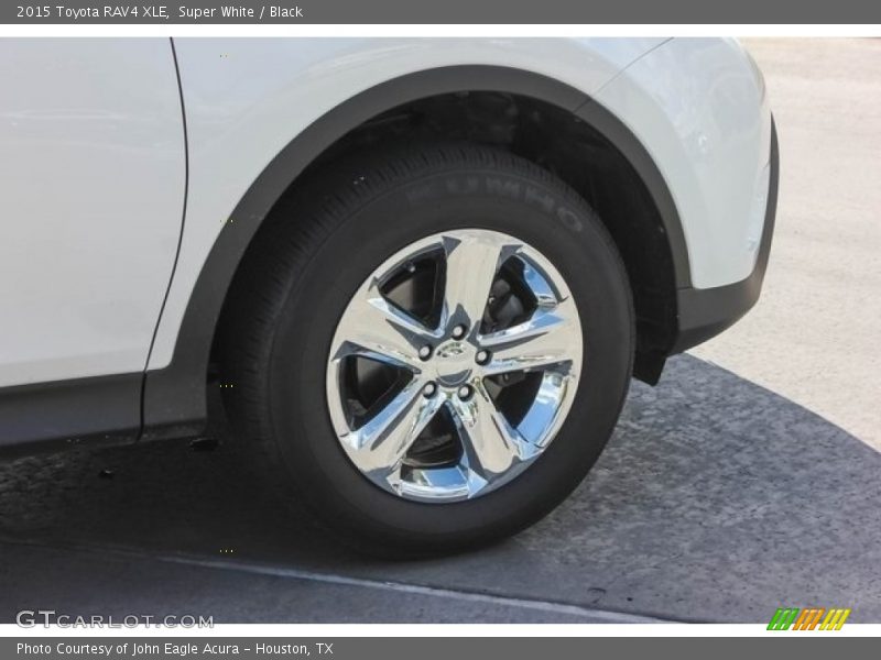 Super White / Black 2015 Toyota RAV4 XLE