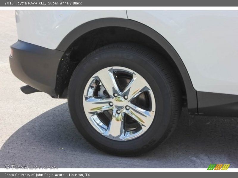 Super White / Black 2015 Toyota RAV4 XLE