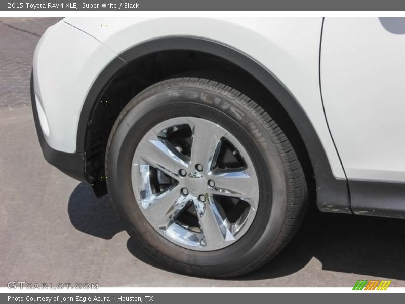 Super White / Black 2015 Toyota RAV4 XLE