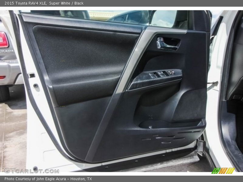 Super White / Black 2015 Toyota RAV4 XLE
