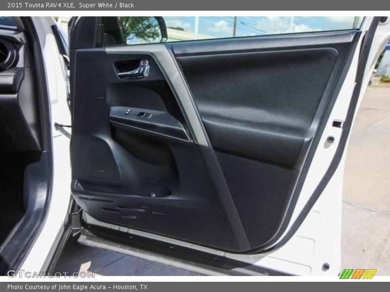 Super White / Black 2015 Toyota RAV4 XLE