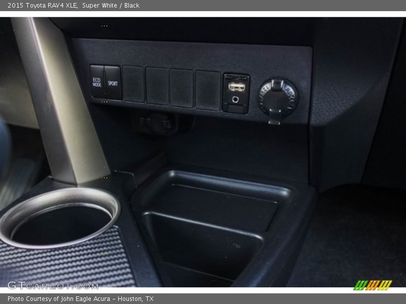 Super White / Black 2015 Toyota RAV4 XLE