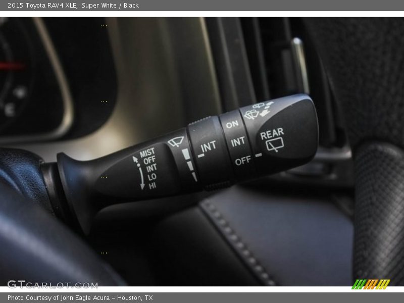 Super White / Black 2015 Toyota RAV4 XLE