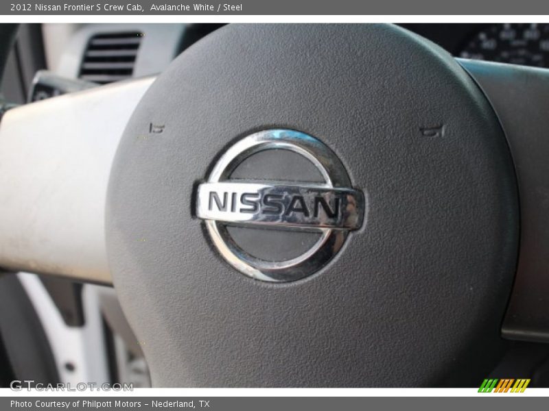 Avalanche White / Steel 2012 Nissan Frontier S Crew Cab