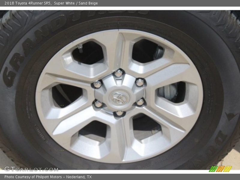 Super White / Sand Beige 2018 Toyota 4Runner SR5