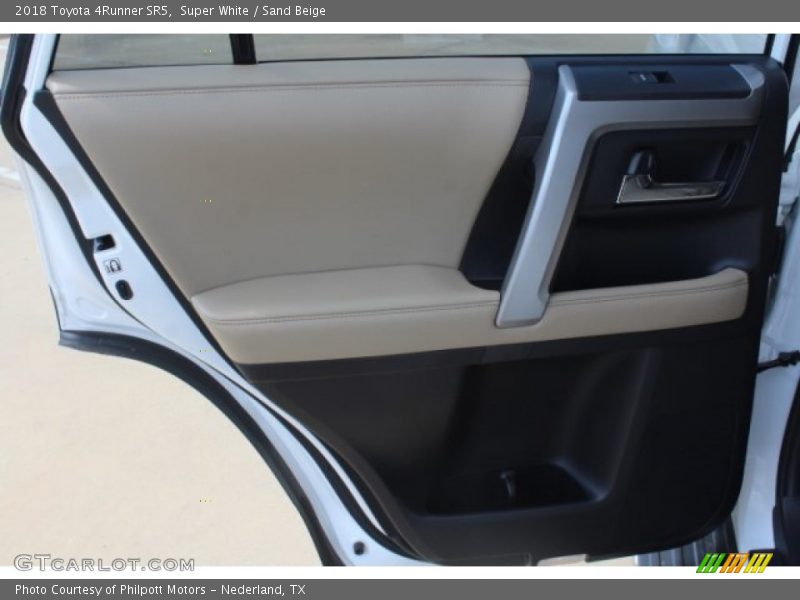 Super White / Sand Beige 2018 Toyota 4Runner SR5
