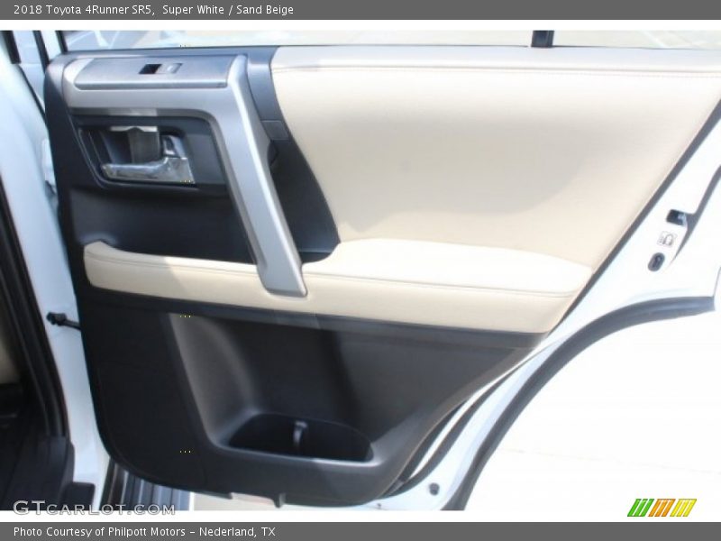 Super White / Sand Beige 2018 Toyota 4Runner SR5
