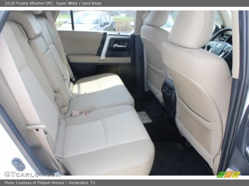 Super White / Sand Beige 2018 Toyota 4Runner SR5
