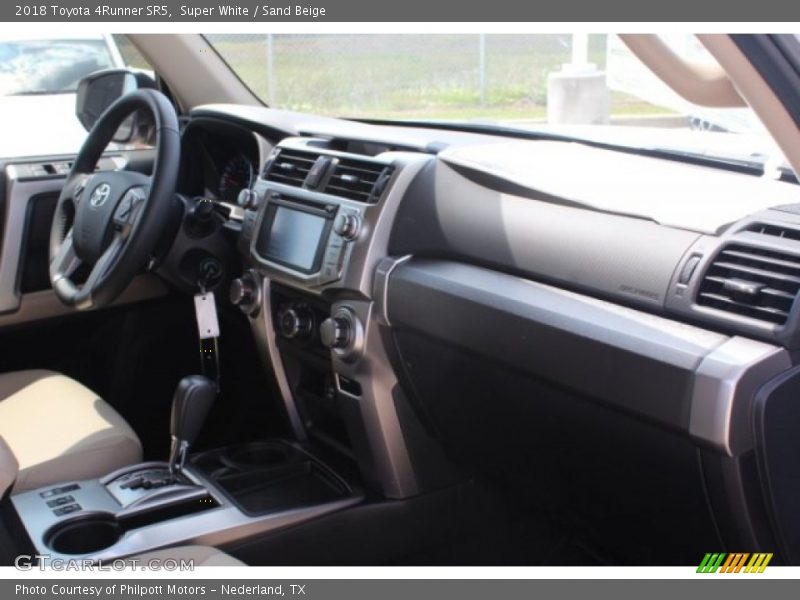 Super White / Sand Beige 2018 Toyota 4Runner SR5