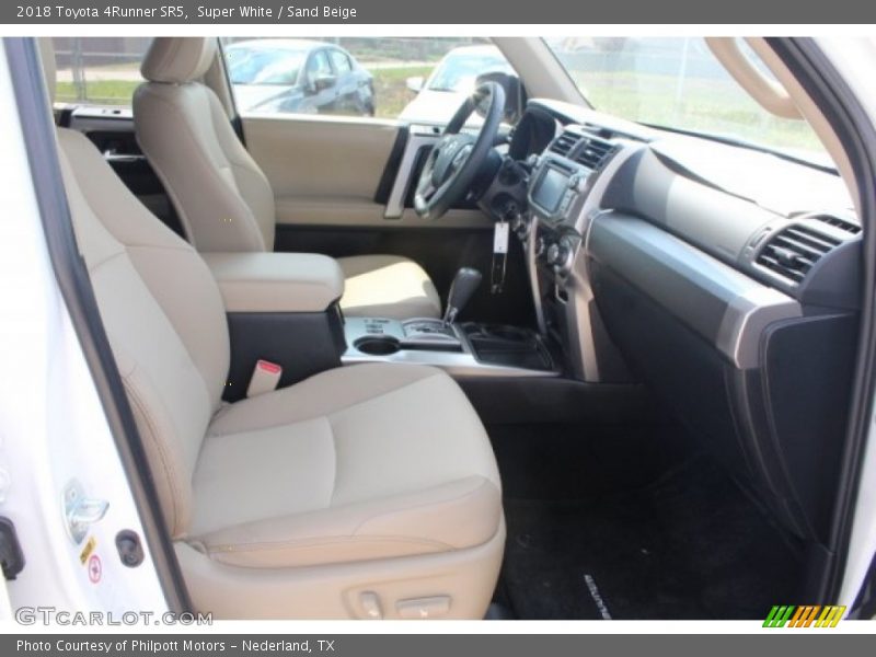 Super White / Sand Beige 2018 Toyota 4Runner SR5