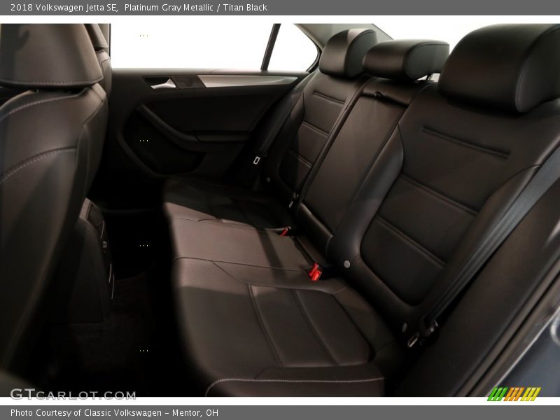 Platinum Gray Metallic / Titan Black 2018 Volkswagen Jetta SE