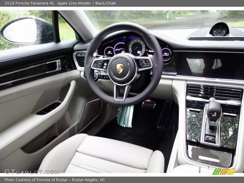 Agate Grey Metallic / Black/Chalk 2018 Porsche Panamera 4S