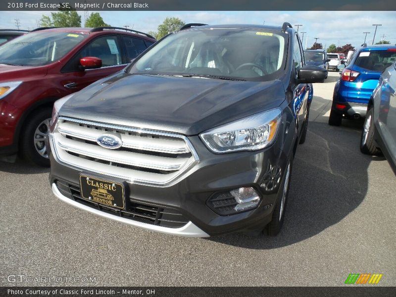 Magnetic / Charcoal Black 2018 Ford Escape SE