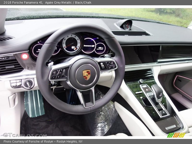 Agate Grey Metallic / Black/Chalk 2018 Porsche Panamera 4S