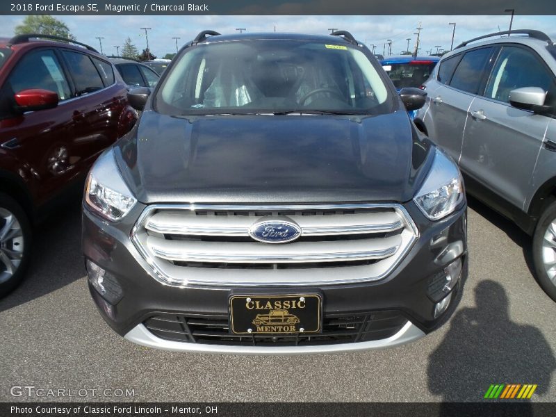Magnetic / Charcoal Black 2018 Ford Escape SE
